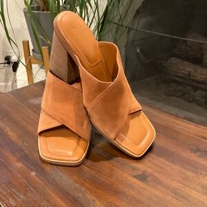 Marc Fisher Women's LTD Barli Heeled Sandal Sude Golden Walnut size 9.5M